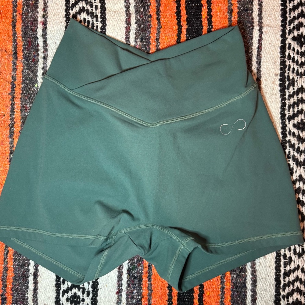 green high waisted v front booty scrunch shorts